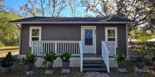 3/1 - Renovated Ranch-Style home minutes from Downtown Gallery 1