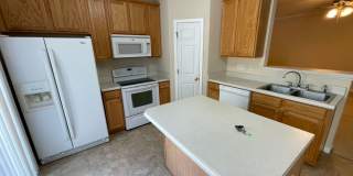 Beautiful 2 bed 2.5 bath brick townhome in Apex Gallery 9