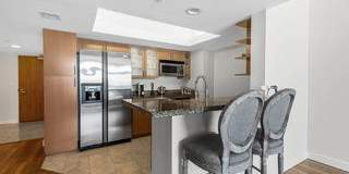 13700 Marina Pointe Drive Gallery 7