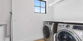 895 NE 76th St Gallery 44