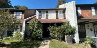 Spacious Town Home Gallery 1