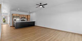 Great Location! Gallery 6