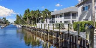 ** CANAL VIEW 2 BEDROOM\2 BATH CONDO ** SEASONAL OR ANNUAL ** BLUE POINT CLOSE TO DOWNTOWN NAPLES AND NAPLES BEAUTIFUL BEACHES ** CANAL BOAT SLIP AVAILABLE ** Gallery 9