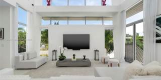 1201 West 47th Street Gallery 3