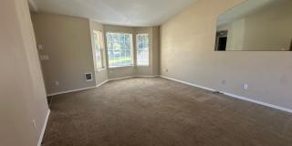 3 Bed 2 Bath Home: Fully Fenced Yard & Convenient Location Gallery 7