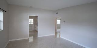 2/1 duplex with carport in Winter Park Gallery 10