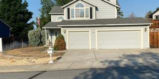 Spacious 4 Bed Home with 3 Car Garage off of Vista!!!!! Gallery 1