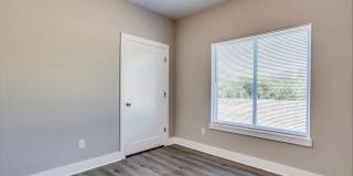 Modern 4 Bedroom Home in Falcon Falls Near Heights High School Gallery 10