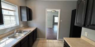 Near Eastside 3 Bedroom 2 Bath with Central air Gallery 16