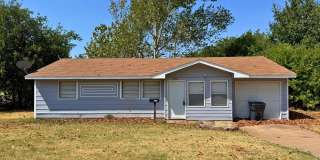 3 Bed 1 Bath Home Backing Up To Lynwood East Park! 3 Bed 1 Bath Home Backing Up To Lynwood East Park! Gallery 1