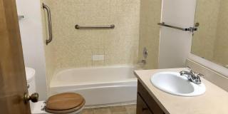 2-Bedroom 1-Bathroom Duplex off Gilham Gallery 12