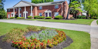 Williamsburg Square Gallery 12