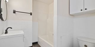 Newly renovated 2 Bed, 1 Bath w/ Bonus Room, Central AC, Laundry - Available September 5th! Gallery 15