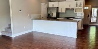 Central Point - Refined Townhouse with Dual Primary Suites Gallery 7