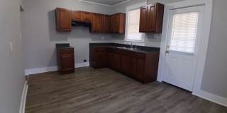 Newly Renovated 1BR/1BA Duplex near U of M Gallery 8