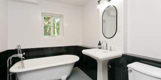 Rarely Available Private Estate in Manoa! Move in Ready! Gallery 21