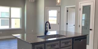 4 BEDROOM,  3 BATH Gallery 7