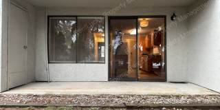 Cozy Kirkland Condo! 1 Bed, 1 Bath w/ Updated Kitchen and Additional Parking! Gallery 25