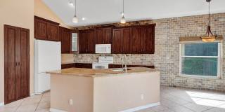 Amazing 4 Bedroom, 3 Bath home plus large 21'x11' loft located in Parkland Isles! Gallery 56