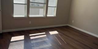 3bd/2.25ba Lake Forest Park Townhome Gallery 6