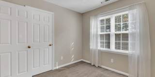 Spacious 4BR/2.5 Bath in the Jacksonville Commons Area Gallery 17