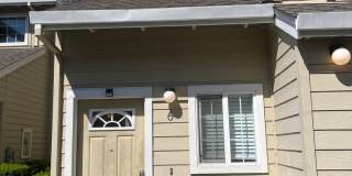 3 bedroom 2.5 bath town home with large bonus living room and 2 car garage parking Gallery 1