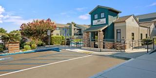 The Henley Apartment Homes Gallery 3