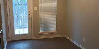 2004 Pecan Street Gallery 5