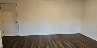2bd/1bth Duplex in Kent with detached garage Gallery 4