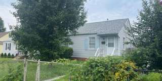 2 bed house on Rva Northside!  Central hvac, hardwoods,all electric, lots of parking, laundry, Gallery 14