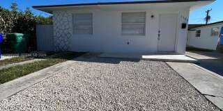 3306 SW 24th Ter Gallery 2