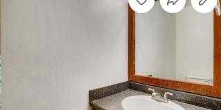 Charming 2BR Condo in Aurora Gallery 9