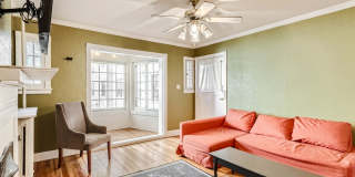 Charming 1BR Townhome in Capitol Hill Gallery 3