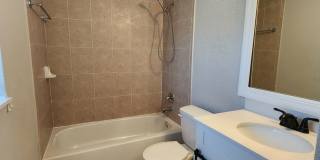 Gorgeous 3 Bed/2Bath with Lawn Care Included!! Gallery 15