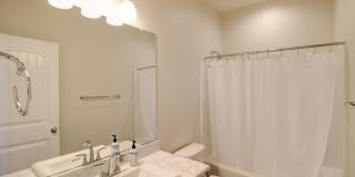 Charming 4BR House in Modesto Gallery 15