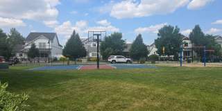 Beautiful 2 bed 1.5 bath townhome Gallery 25