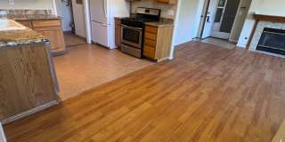3rd floor with balcony - Boulder City Gallery 16