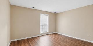 Large upper-level condo Gallery 13
