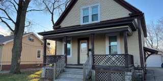 Attractive, recently remodeled, 2BR home in Bloomington. Central air and dog friendly Gallery 1
