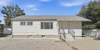 Spacious 4 Bed, 1 Bath Pet-Friendly Home with Equipped Appliances! - Available NOW! Gallery 1
