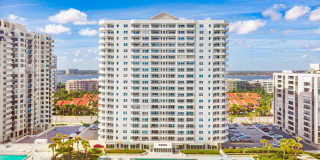 Elegance and Beachfront Condo Living Gallery 37