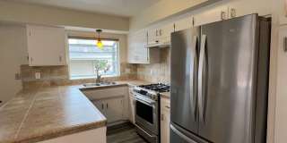 Short walk to the Beach / Available Now / Pets Welcome Gallery 5