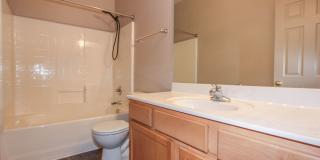 MOVE IN SPECIAL - 3 Bedroom Home in Quailwood Gallery 8