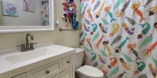4 Bedroom Home with Large Family Room, Huge Fenced Yard, Workshop & Pool Gallery 17