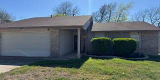 3 Bed / 2 Bath – Updated Home with Fireplace  Large Backyard Gallery 5