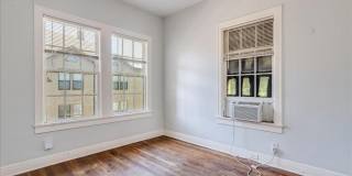 2 Bedroom house in West Campus Gallery 14