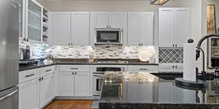 This luxurious townhouse on Cherry St. Gallery 19