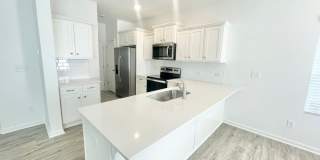 BEAUTIFUL 3 Bedroom Paired Home minutes from I-77 and I-40 - SPRING SPECIAL Gallery 4