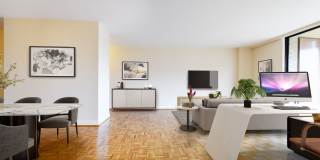 Columbia Plaza Gallery 44