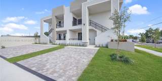 4313 E 8th Ct Gallery 26